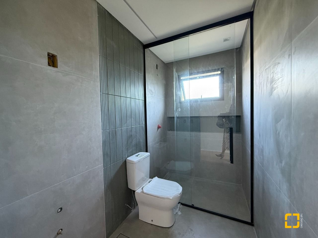 Casa de Condomínio com 298m², 3 quartos (sendo 3 suítes), 4 garagens, no bairro Pedra Branca em Palhoça