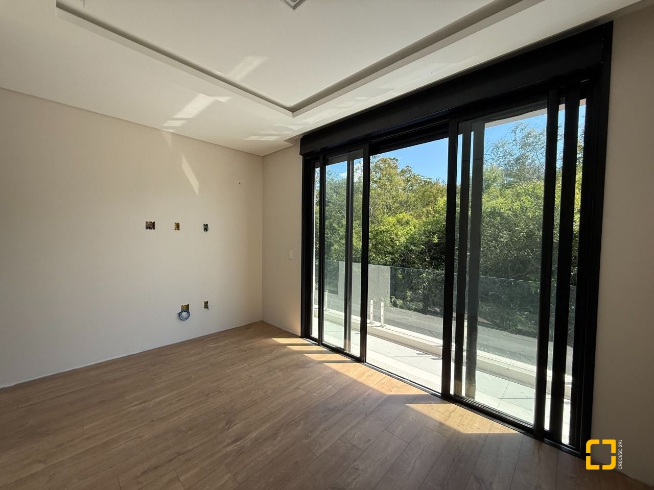Casa de Condomínio com 298m², 3 quartos (sendo 3 suítes), 4 garagens, no bairro Pedra Branca em Palhoça