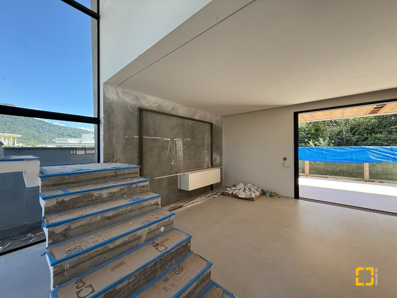 Casa de Condomínio com 298m², 3 quartos (sendo 3 suítes), 4 garagens, no bairro Pedra Branca em Palhoça