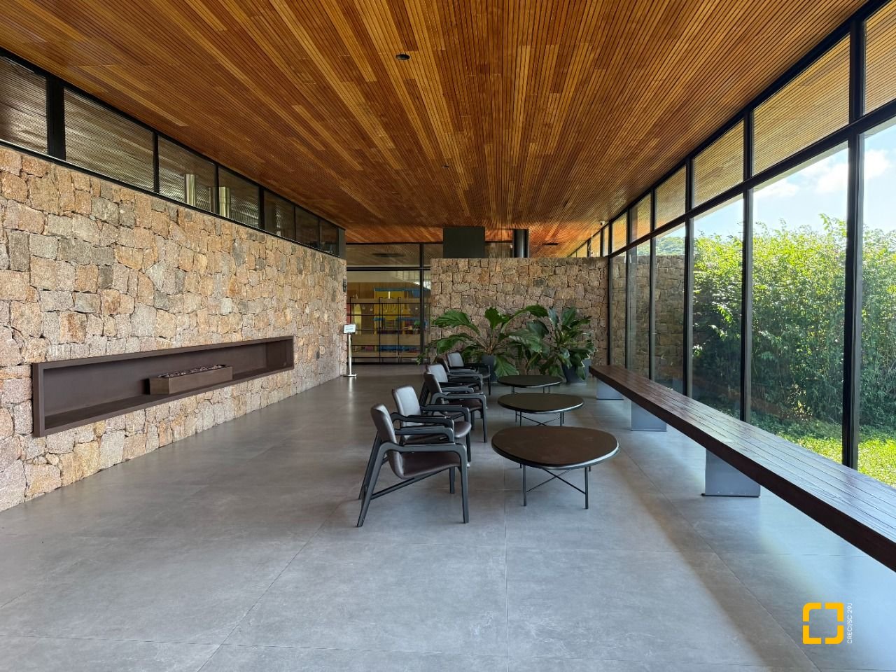 Casa de Condomínio com 298m², 3 quartos (sendo 3 suítes), 4 garagens, no bairro Pedra Branca em Palhoça