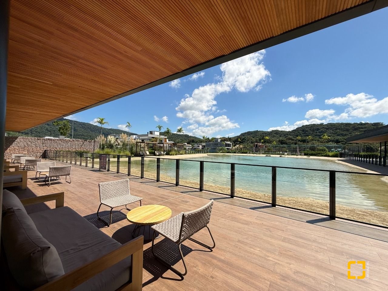 Casa de Condomínio com 298m², 3 quartos (sendo 3 suítes), 4 garagens, no bairro Pedra Branca em Palhoça