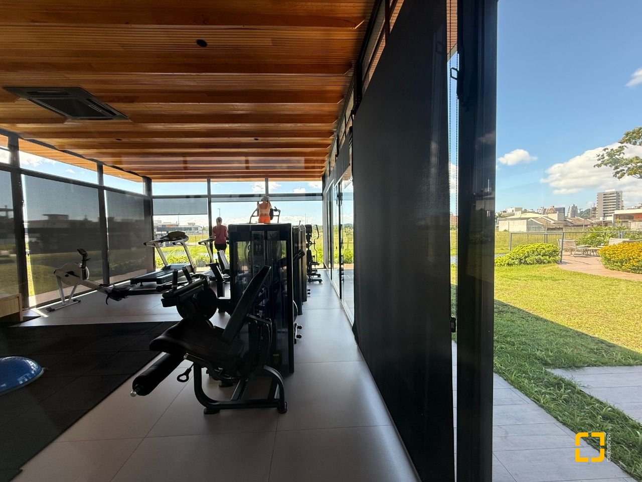 Casa de Condomínio com 298m², 3 quartos (sendo 3 suítes), 4 garagens, no bairro Pedra Branca em Palhoça