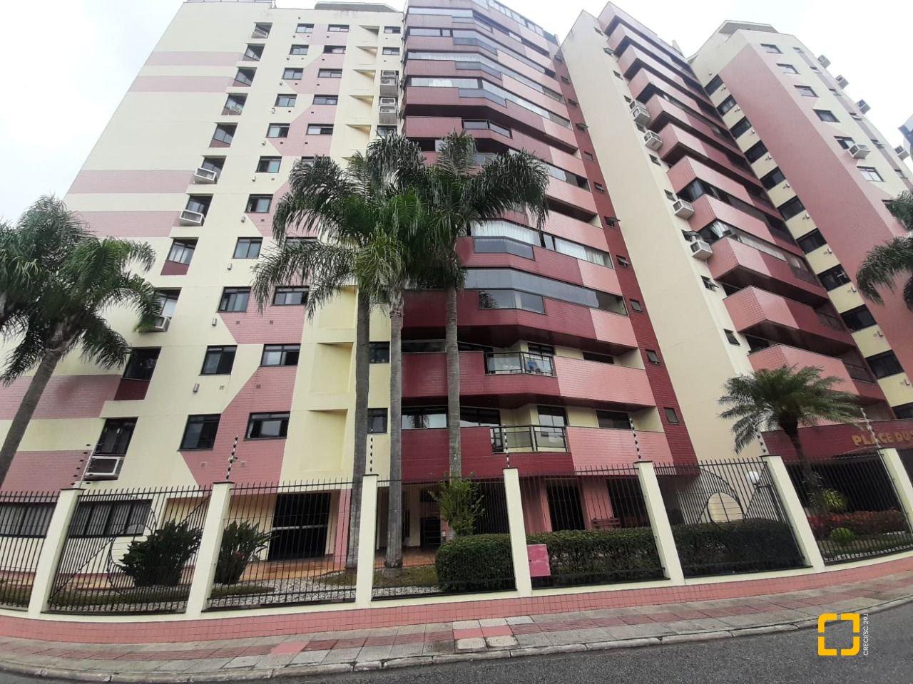 Apartamento com 89m², 3 quartos (sendo 1 suíte), 1 garagem, no bairro Kobrasol em São José