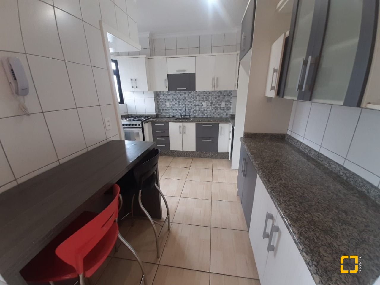 Apartamento com 89m², 3 quartos (sendo 1 suíte), 1 garagem, no bairro Kobrasol em São José