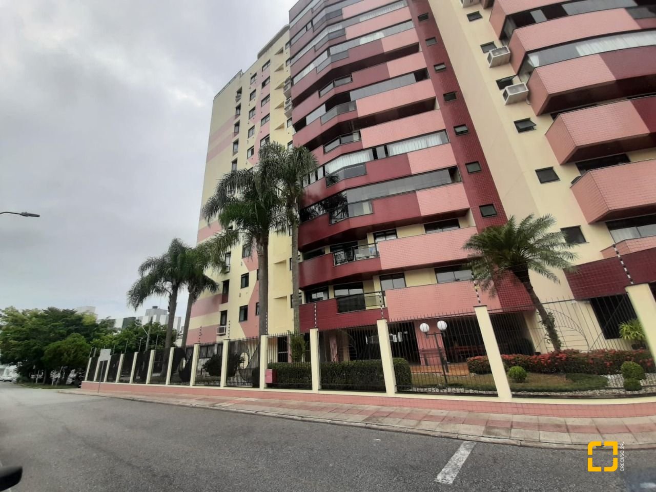Apartamento com 89m², 3 quartos (sendo 1 suíte), 1 garagem, no bairro Kobrasol em São José