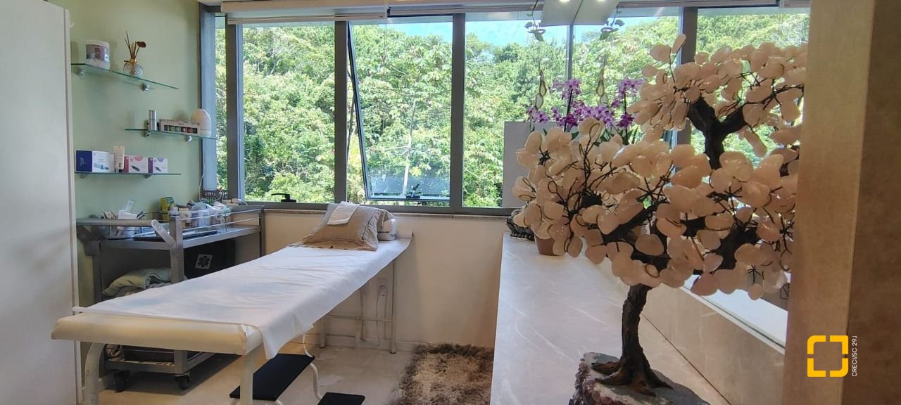 Sala com 26m², 1 garagem, no bairro Saco Grande em Florianópolis