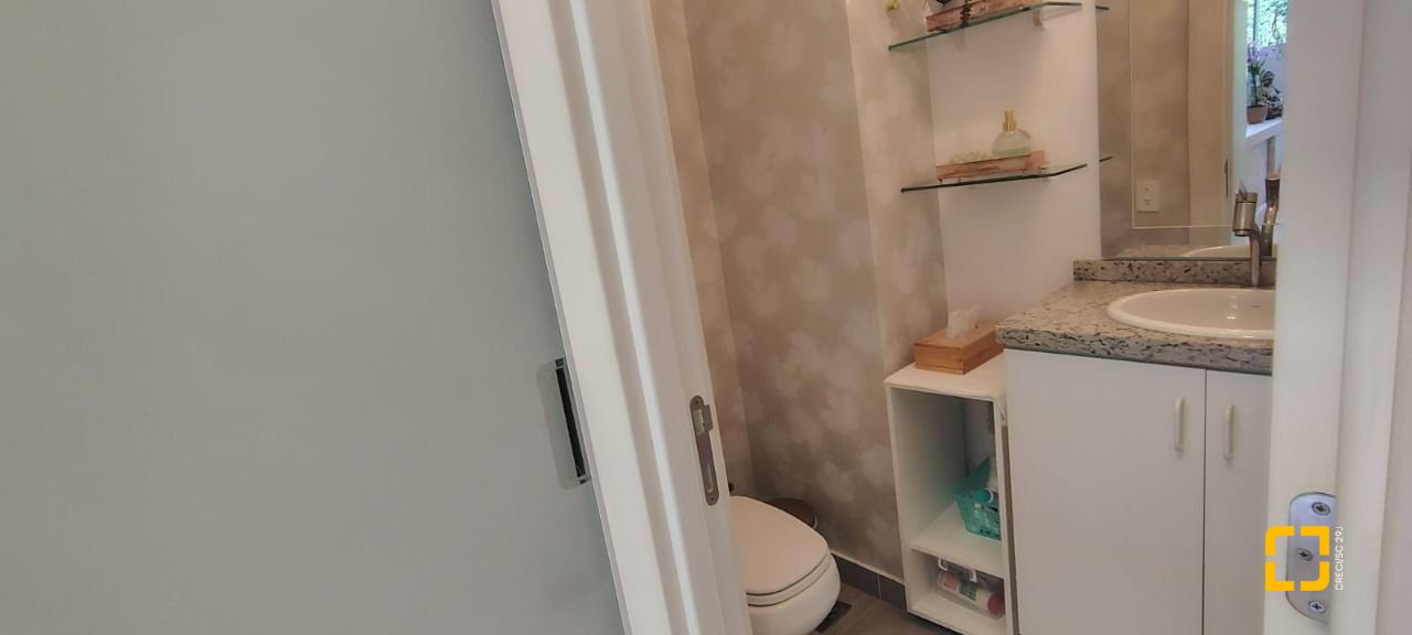 Sala com 26m², 1 garagem, no bairro Saco Grande em Florianópolis