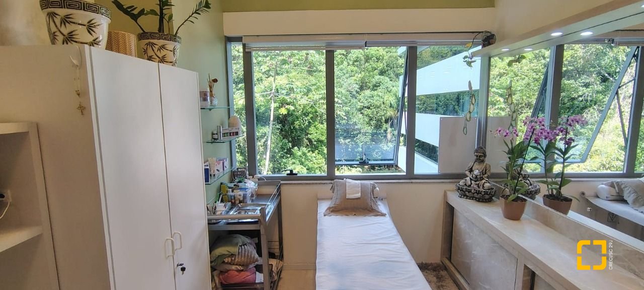 Sala com 26m², 1 garagem, no bairro Saco Grande em Florianópolis