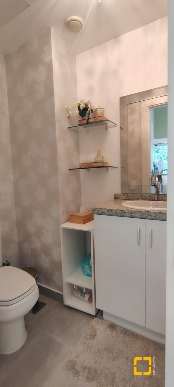 Sala com 26m², 1 garagem, no bairro Saco Grande em Florianópolis
