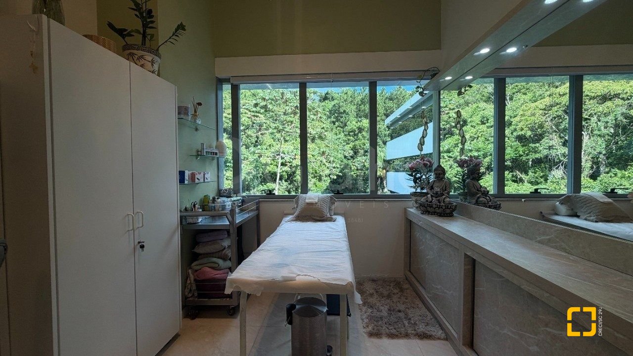 Sala com 26m², 1 garagem, no bairro Saco Grande em Florianópolis