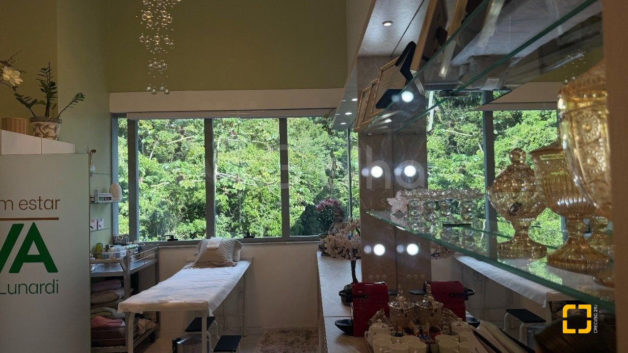 Sala com 26m², 1 garagem, no bairro Saco Grande em Florianópolis