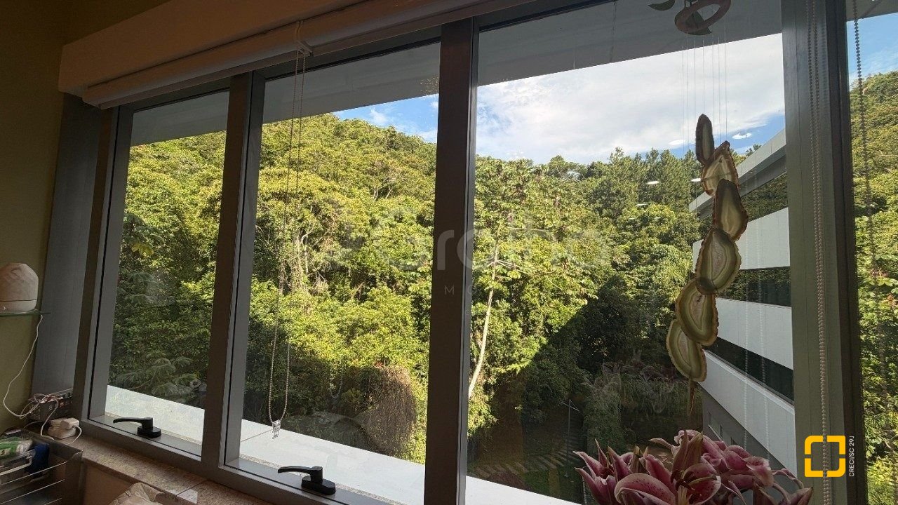 Sala com 26m², 1 garagem, no bairro Saco Grande em Florianópolis