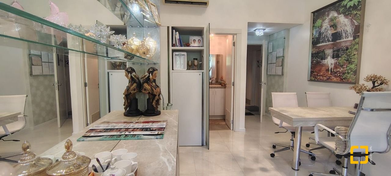 Sala com 26m², 1 garagem, no bairro Saco Grande em Florianópolis