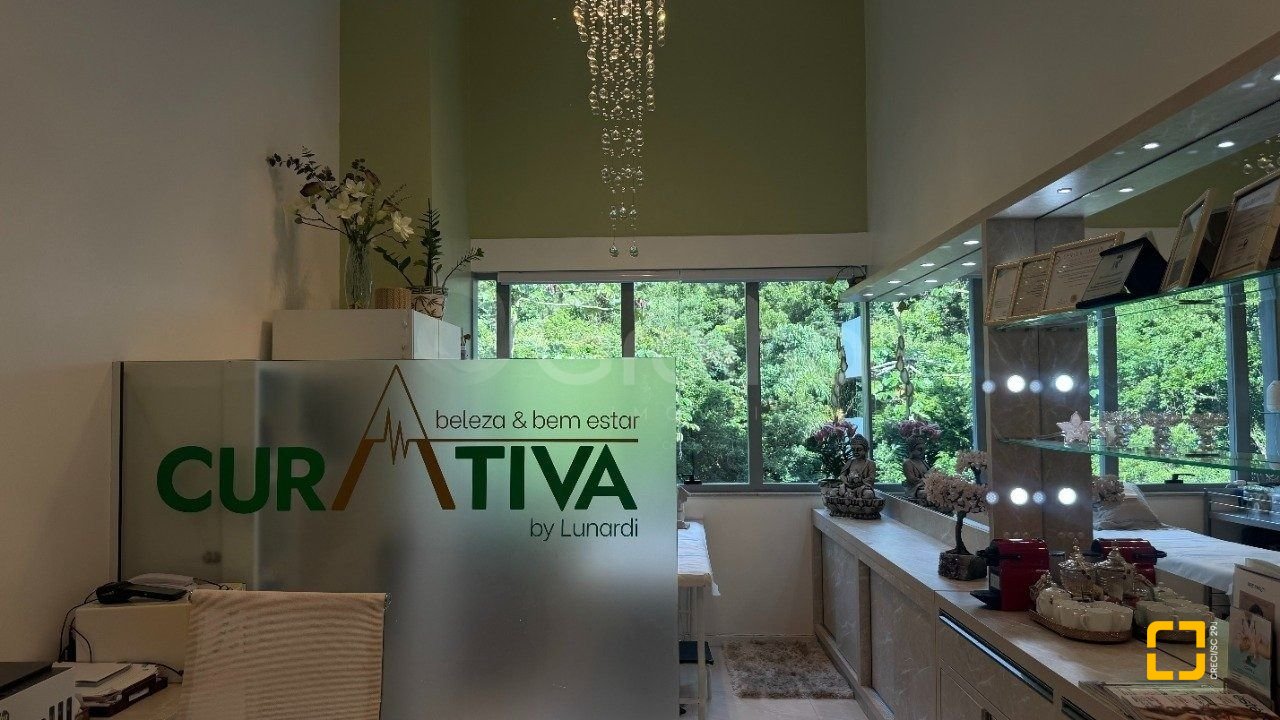 Sala com 26m², 1 garagem, no bairro Saco Grande em Florianópolis