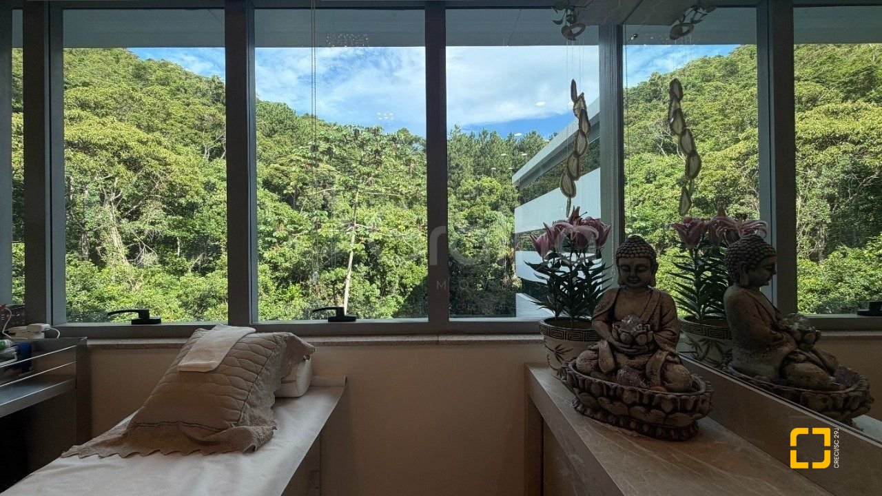 Sala com 26m², 1 garagem, no bairro Saco Grande em Florianópolis