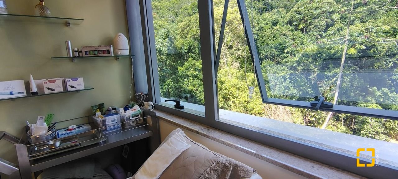 Sala com 26m², 1 garagem, no bairro Saco Grande em Florianópolis