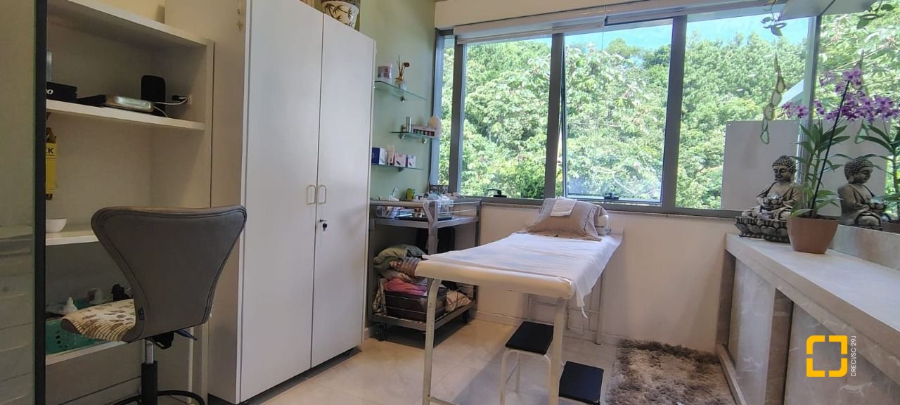 Sala com 26m², 1 garagem, no bairro Saco Grande em Florianópolis