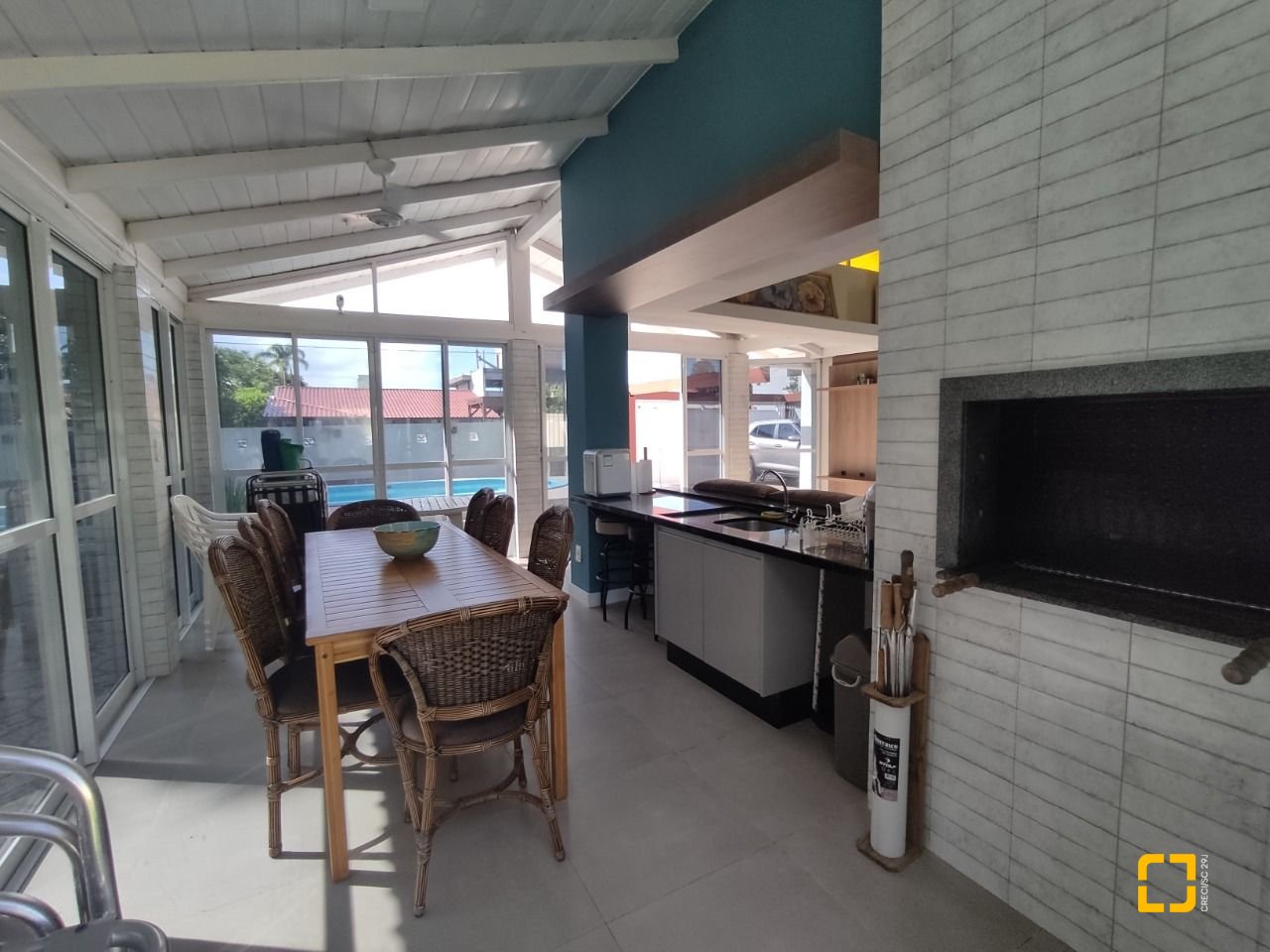 Casa com 119m², 3 quartos (sendo 1 suíte), 2 garagens, no bairro Daniela em Florianópolis