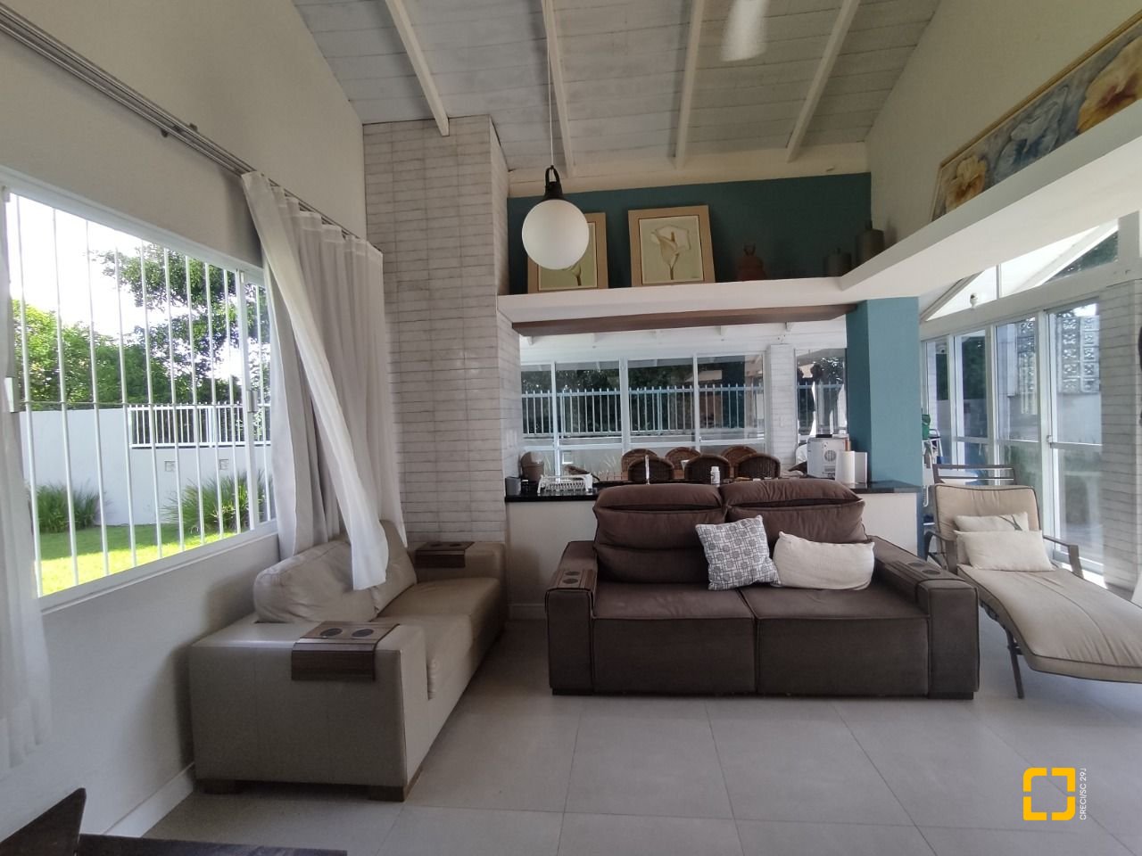 Casa com 119m², 3 quartos (sendo 1 suíte), 2 garagens, no bairro Daniela em Florianópolis