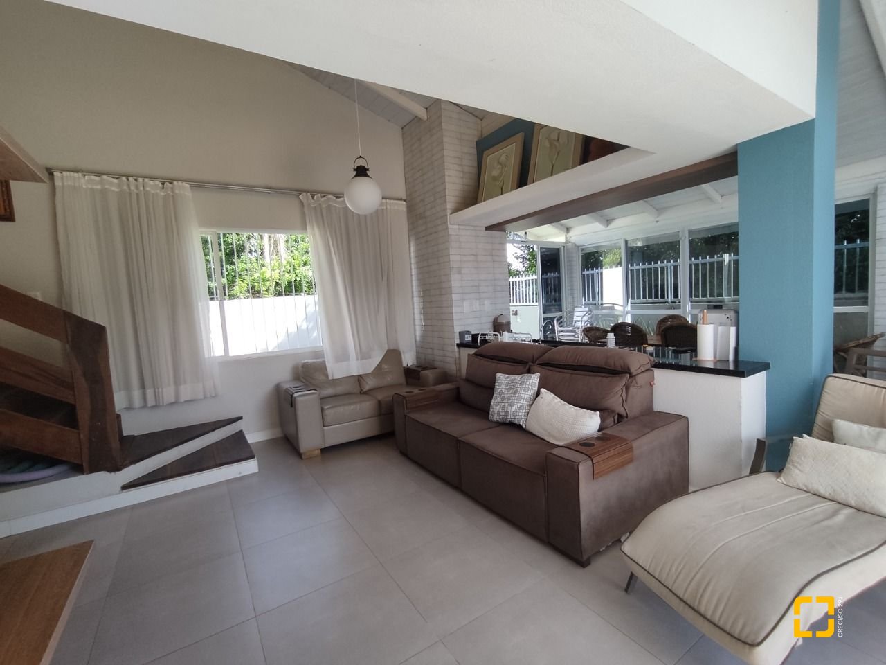 Casa com 119m², 3 quartos (sendo 1 suíte), 2 garagens, no bairro Daniela em Florianópolis