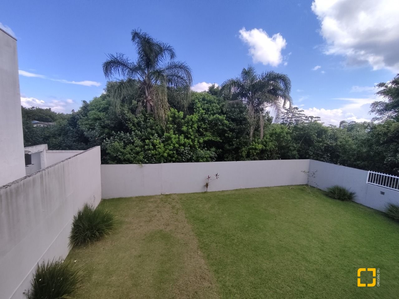 Casa com 119m², 3 quartos (sendo 1 suíte), 2 garagens, no bairro Daniela em Florianópolis