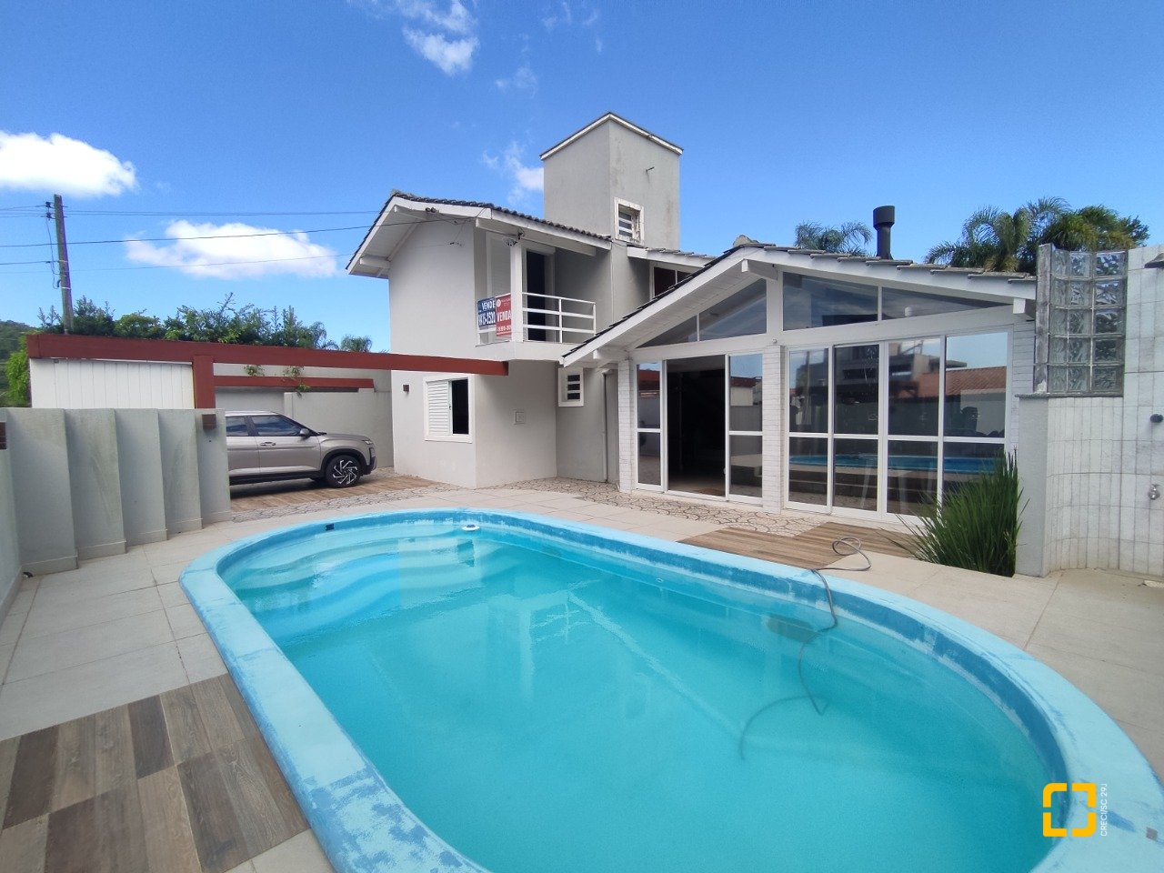 Casa com 119m², 3 quartos (sendo 1 suíte), 2 garagens, no bairro Daniela em Florianópolis