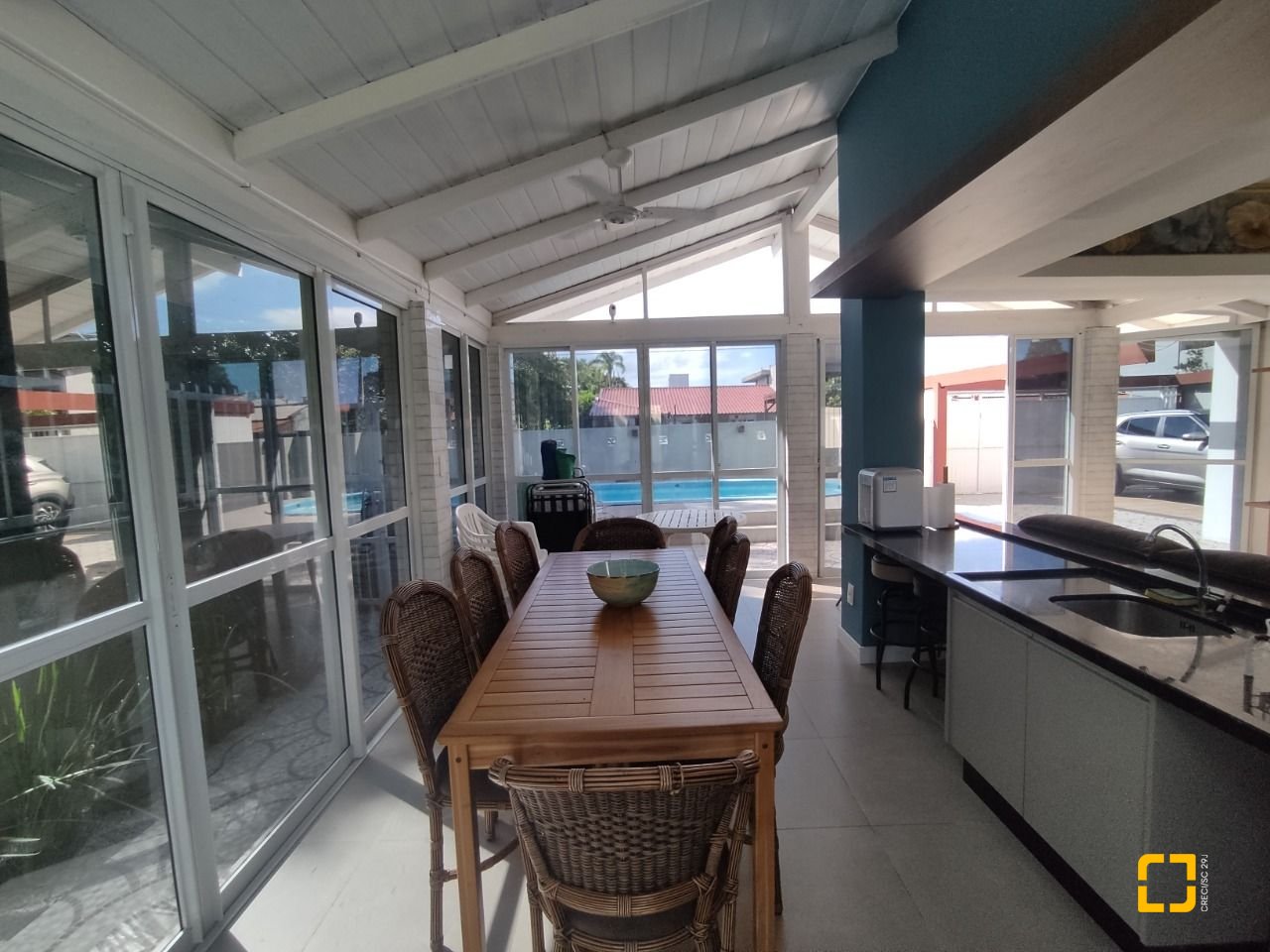 Casa com 119m², 3 quartos (sendo 1 suíte), 2 garagens, no bairro Daniela em Florianópolis