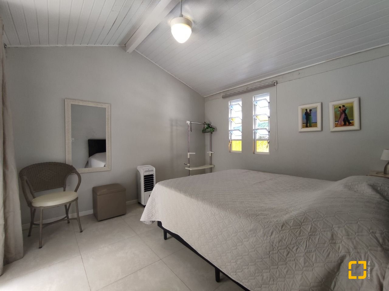 Casa com 119m², 3 quartos (sendo 1 suíte), 2 garagens, no bairro Daniela em Florianópolis
