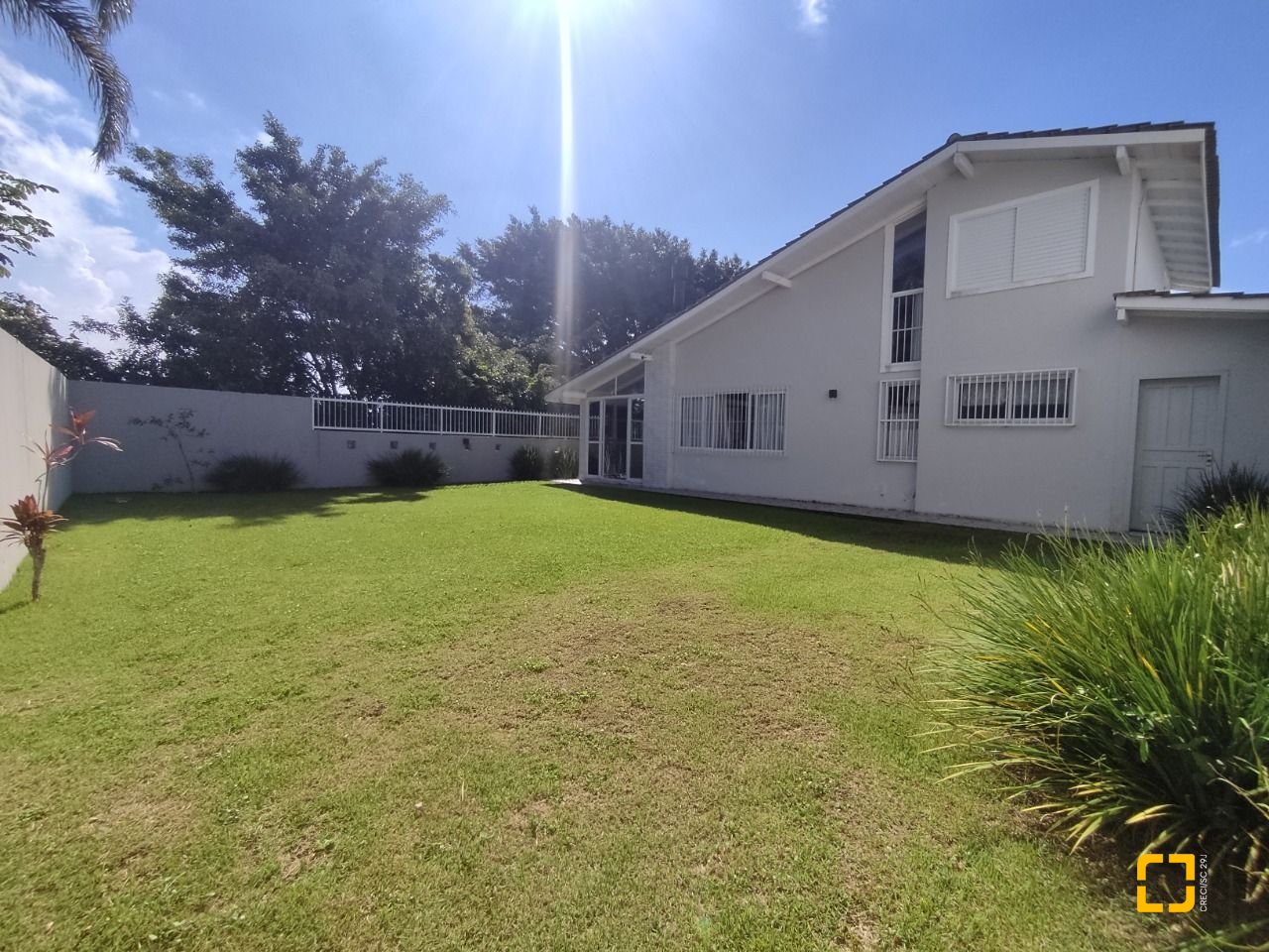 Casa com 119m², 3 quartos (sendo 1 suíte), 2 garagens, no bairro Daniela em Florianópolis