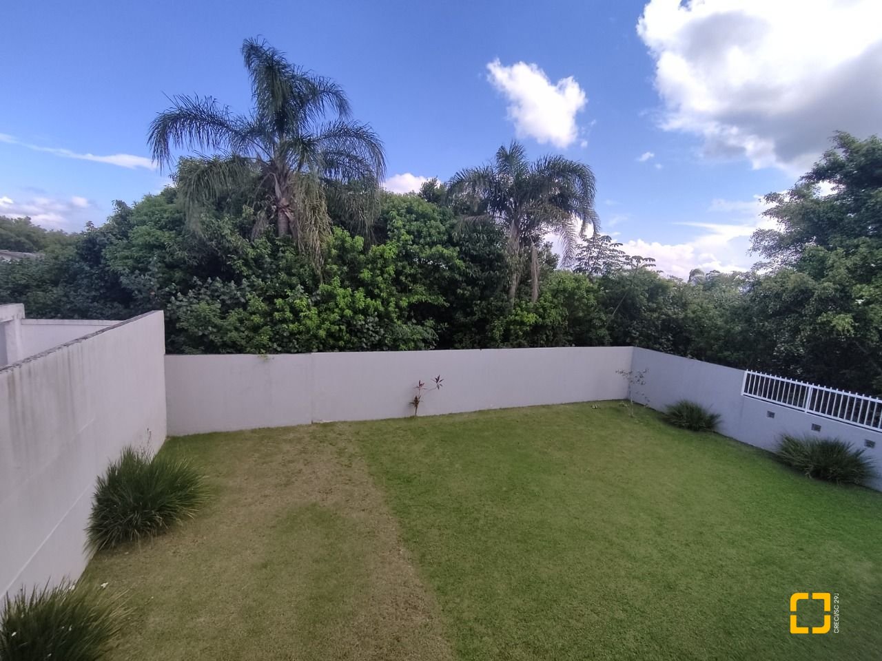 Casa com 119m², 3 quartos (sendo 1 suíte), 2 garagens, no bairro Daniela em Florianópolis