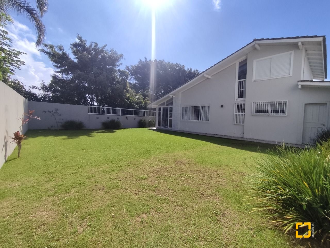 Casa com 119m², 3 quartos (sendo 1 suíte), 2 garagens, no bairro Daniela em Florianópolis