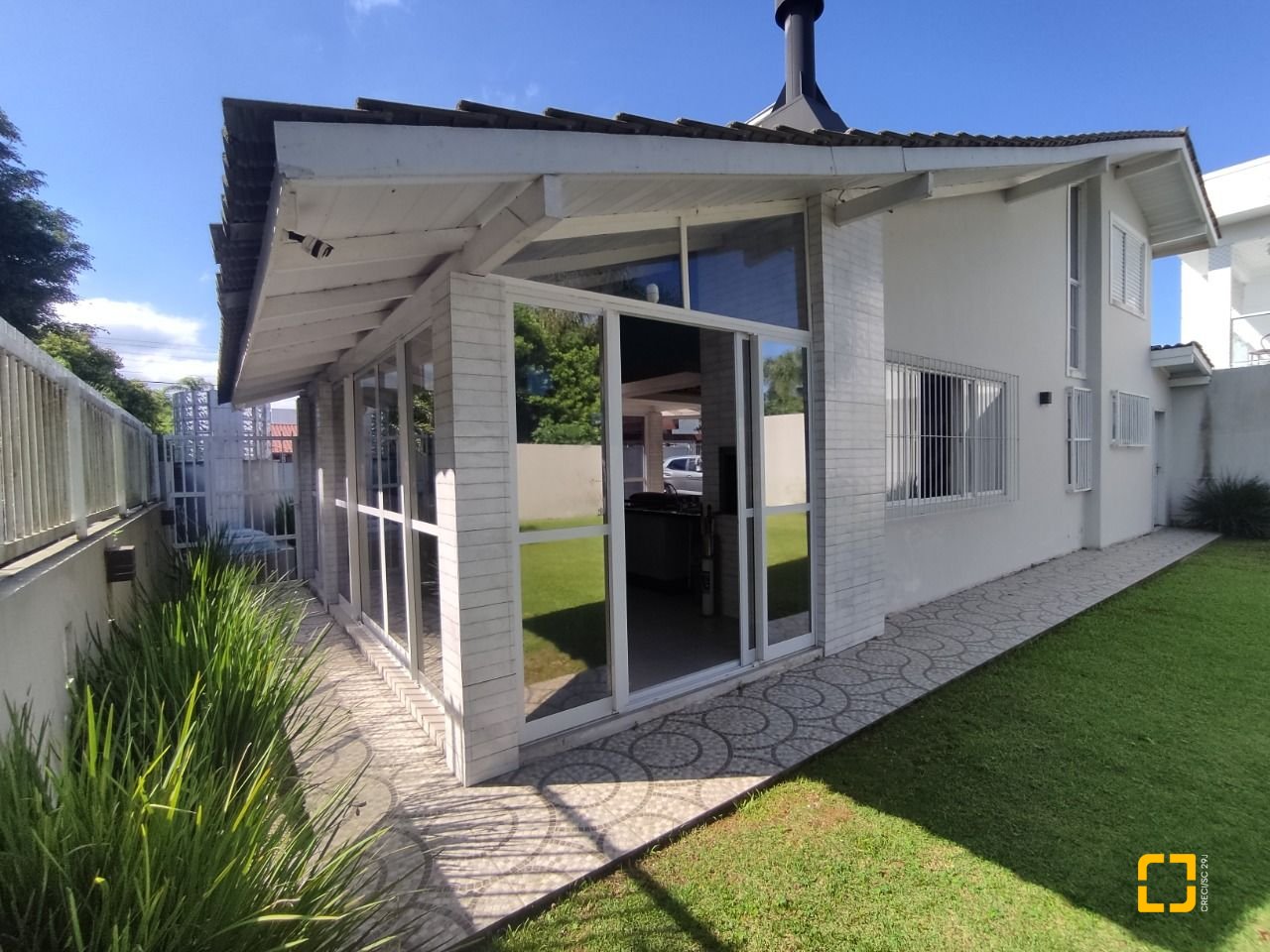 Casa com 119m², 3 quartos (sendo 1 suíte), 2 garagens, no bairro Daniela em Florianópolis