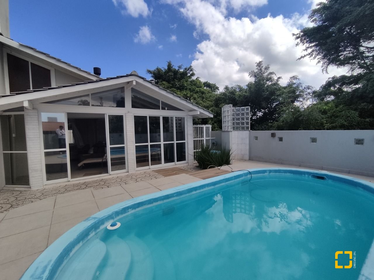 Casa com 119m², 3 quartos (sendo 1 suíte), 2 garagens, no bairro Daniela em Florianópolis