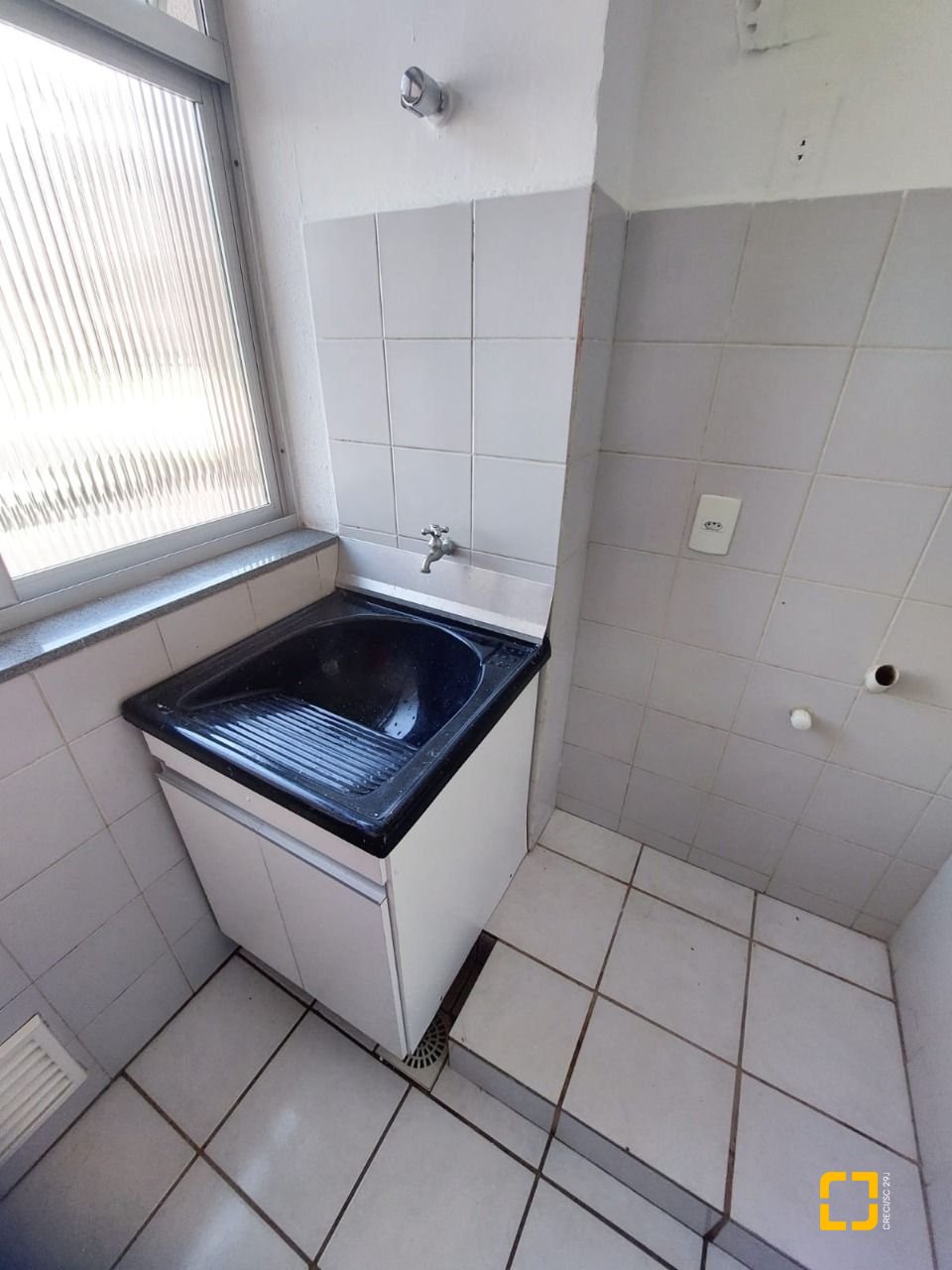Apartamento com 52m², 2 quartos, 1 garagem, no bairro Araucária em São José