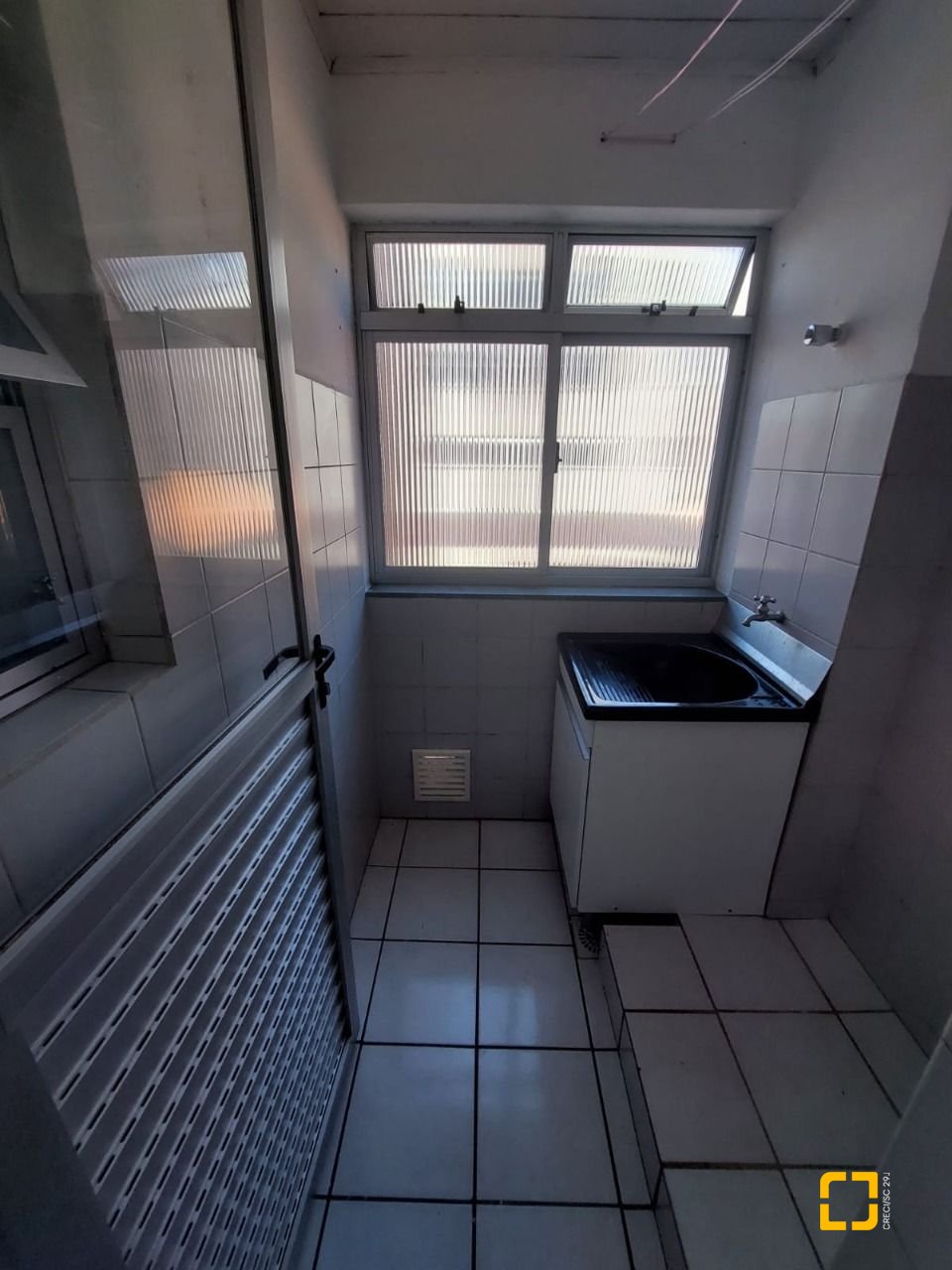 Apartamento com 52m², 2 quartos, 1 garagem, no bairro Araucária em São José