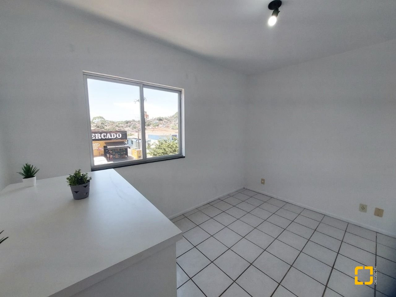 Apartamento com 52m², 2 quartos, 1 garagem, no bairro Araucária em São José