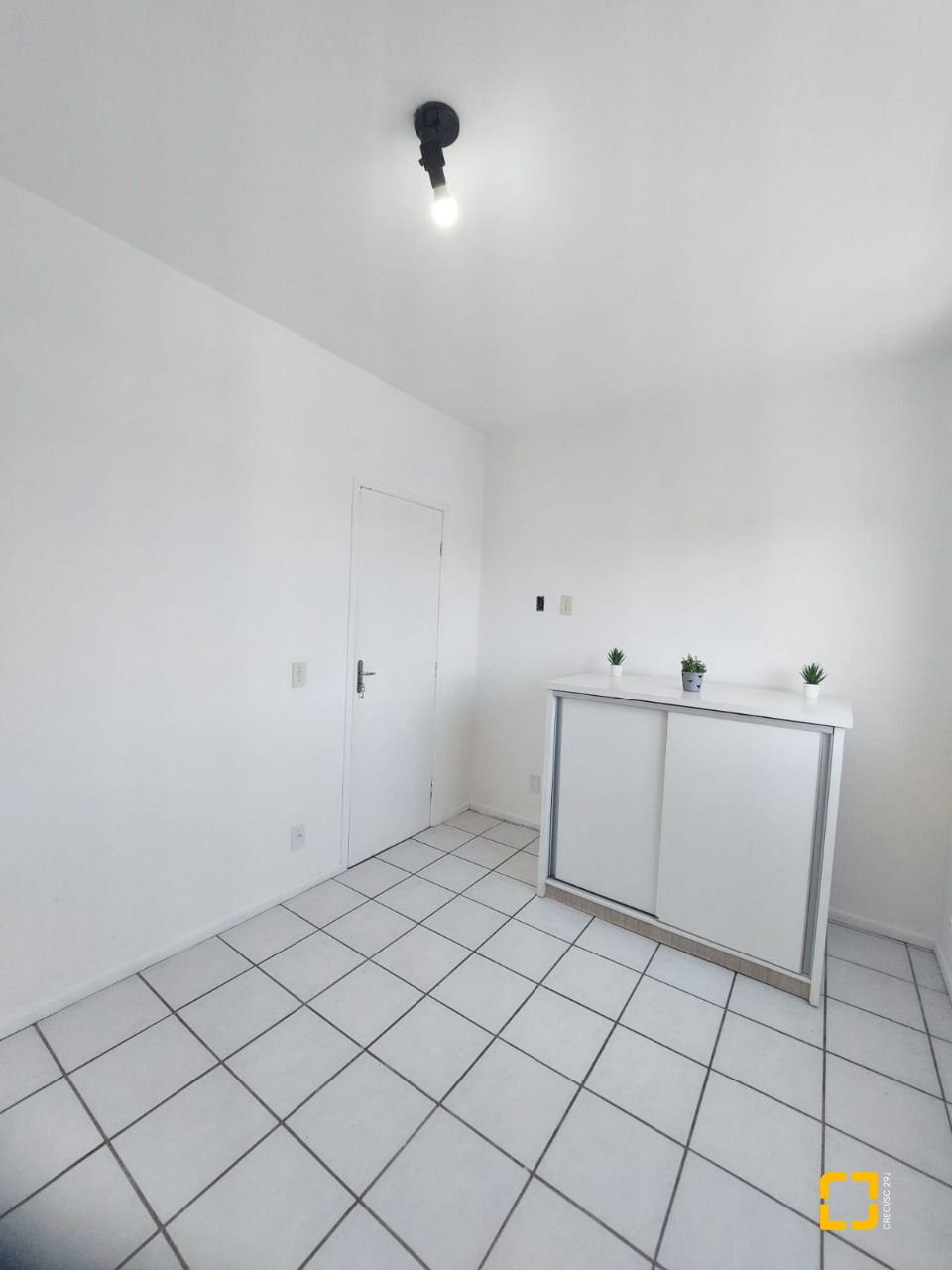 Apartamento com 52m², 2 quartos, 1 garagem, no bairro Araucária em São José