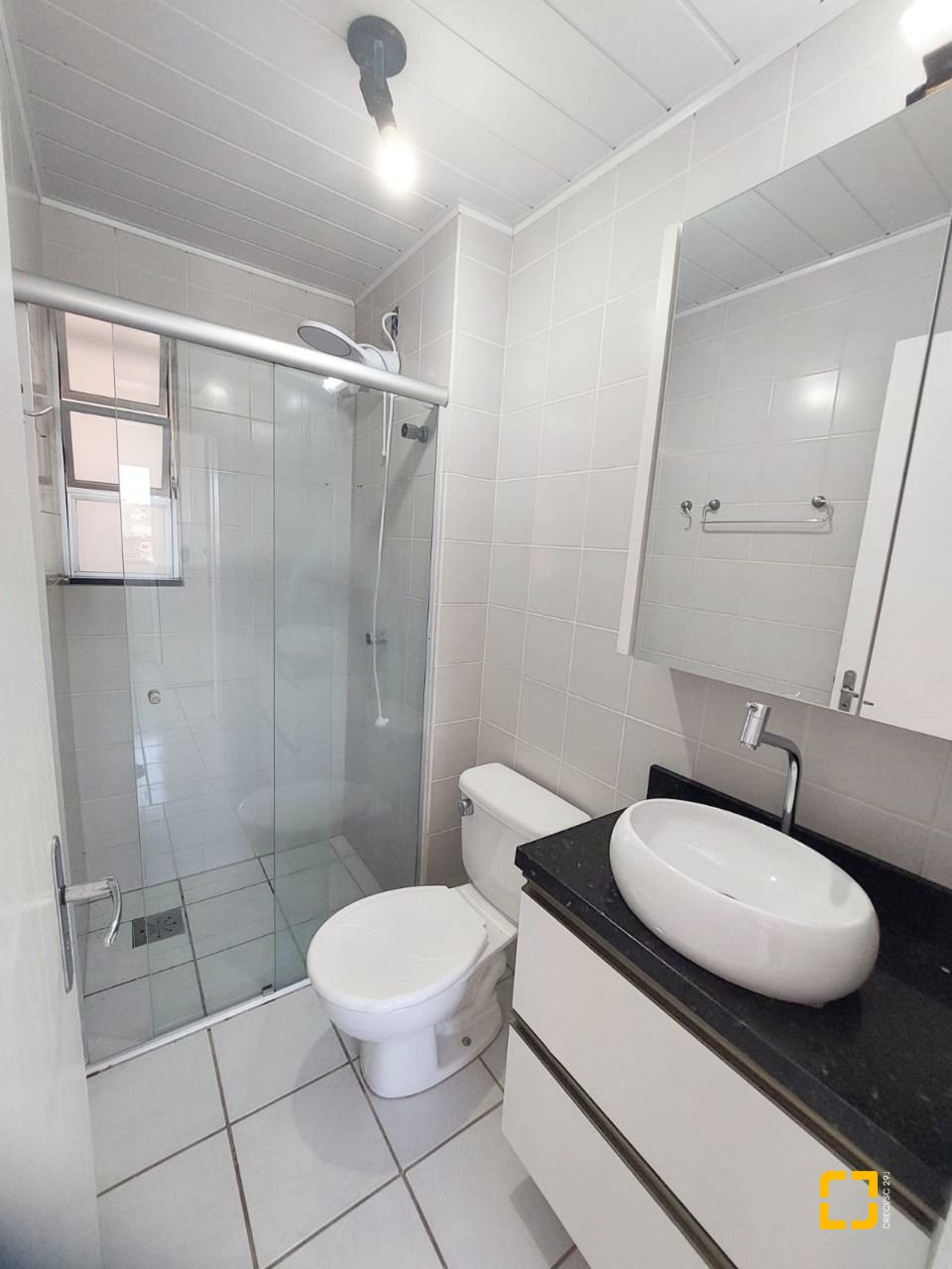 Apartamento com 52m², 2 quartos, 1 garagem, no bairro Araucária em São José