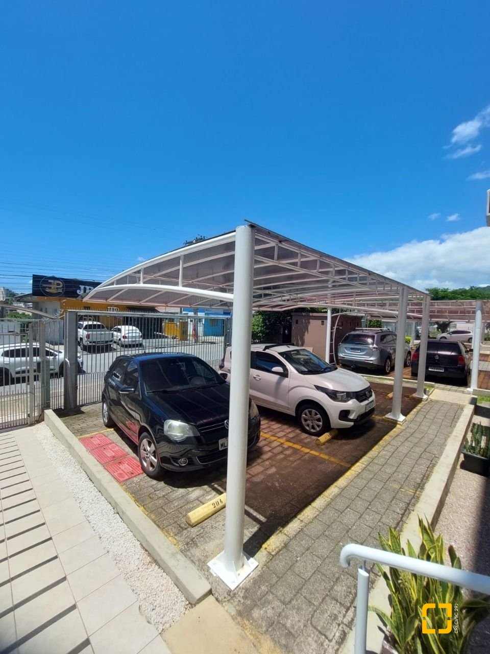 Apartamento com 52m², 2 quartos, 1 garagem, no bairro Araucária em São José