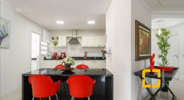 Apartamento com 144m², 6 quartos (sendo 2 suítes), 2 garagens, no bairro Jurerê Internacional em Florianópolis