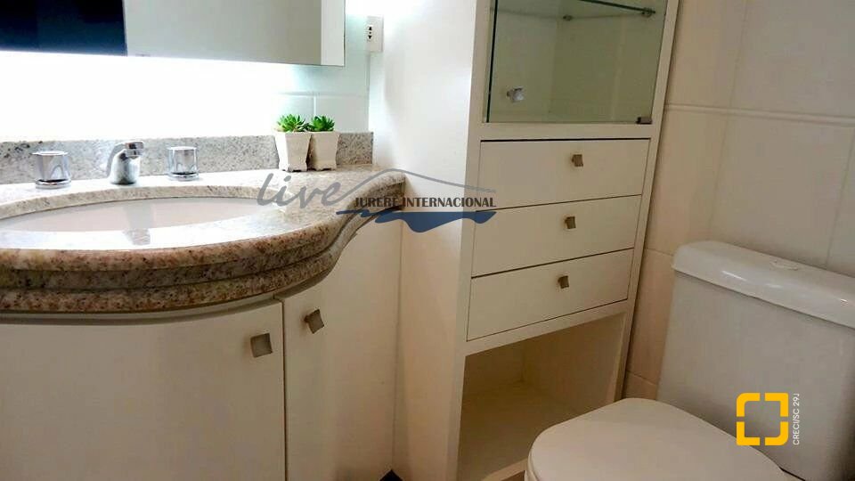 Cobertura com 220m², 3 quartos (sendo 2 suítes), 2 garagens, no bairro Jurerê Internacional em Florianópolis