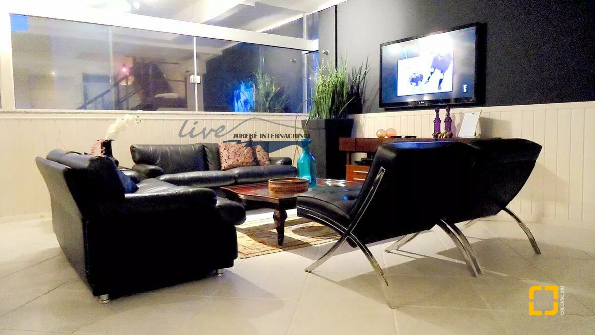 Cobertura com 220m², 3 quartos (sendo 2 suítes), 2 garagens, no bairro Jurerê Internacional em Florianópolis