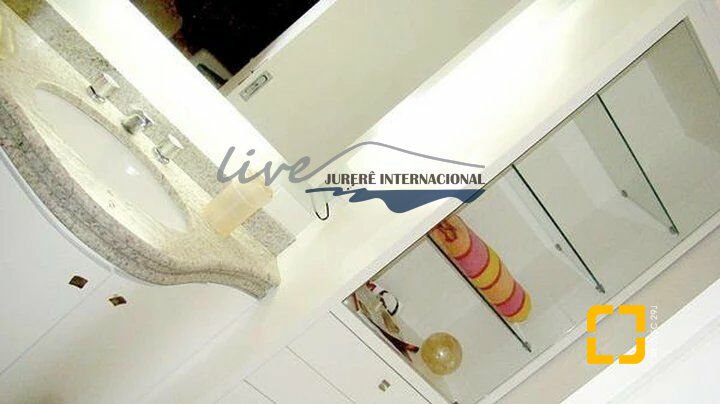 Cobertura com 220m², 3 quartos (sendo 2 suítes), 2 garagens, no bairro Jurerê Internacional em Florianópolis