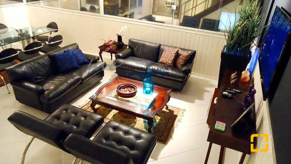 Cobertura com 220m², 3 quartos (sendo 2 suítes), 2 garagens, no bairro Jurerê Internacional em Florianópolis