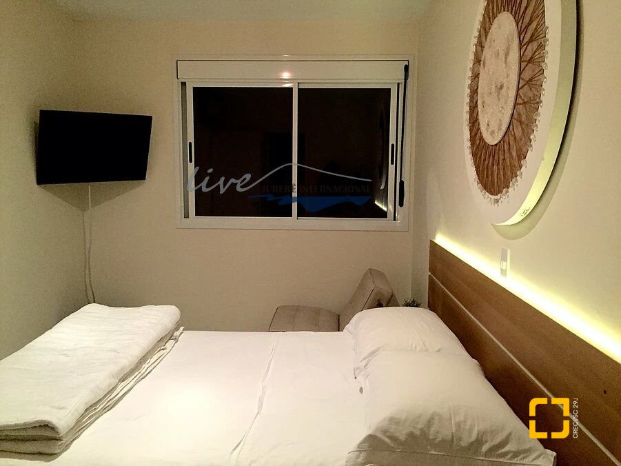 Cobertura com 220m², 3 quartos (sendo 2 suítes), 2 garagens, no bairro Jurerê Internacional em Florianópolis