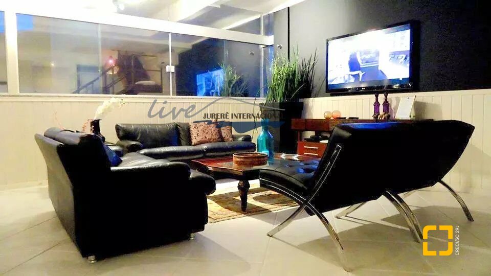Cobertura com 220m², 3 quartos (sendo 2 suítes), 2 garagens, no bairro Jurerê Internacional em Florianópolis