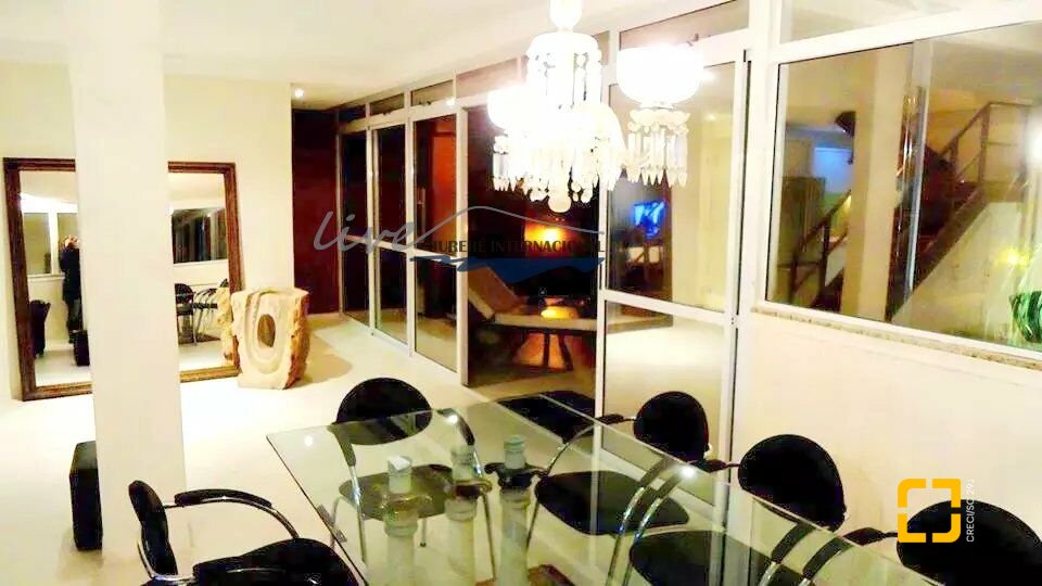 Cobertura com 220m², 3 quartos (sendo 2 suítes), 2 garagens, no bairro Jurerê Internacional em Florianópolis