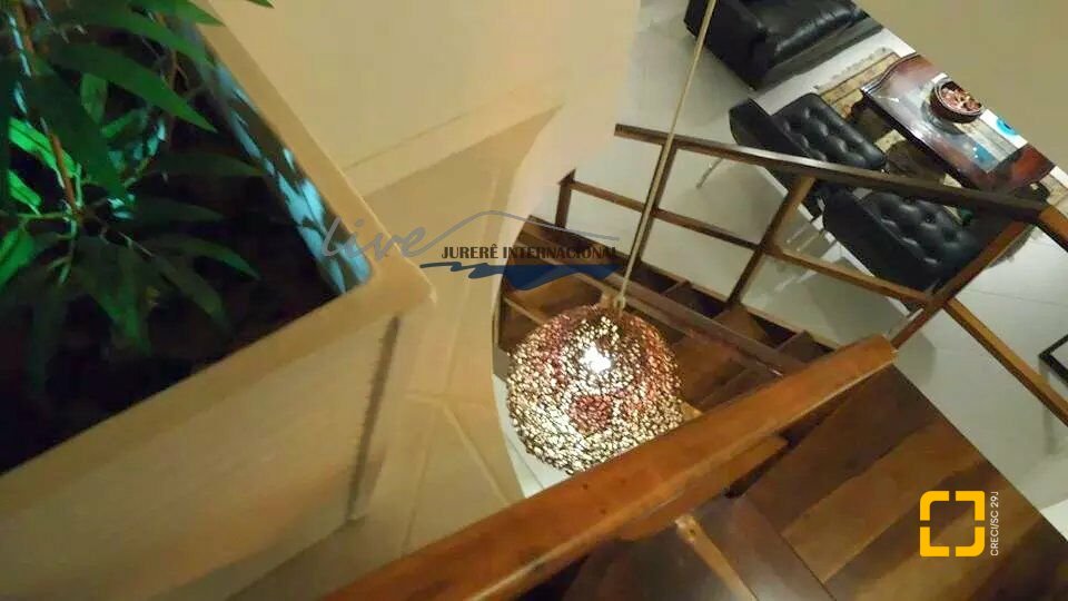 Cobertura com 220m², 3 quartos (sendo 2 suítes), 2 garagens, no bairro Jurerê Internacional em Florianópolis