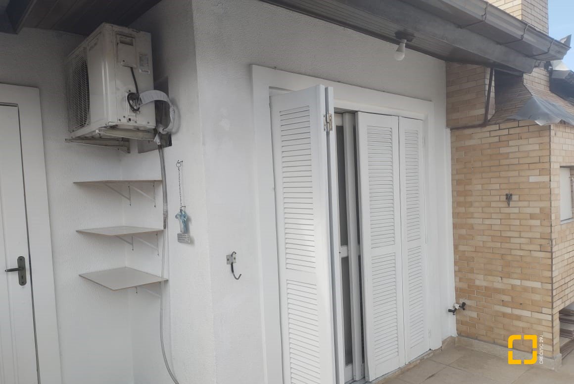 Cobertura com 108m², 3 quartos (sendo 1 suíte), 2 garagens, no bairro Jurerê Internacional em Florianópolis