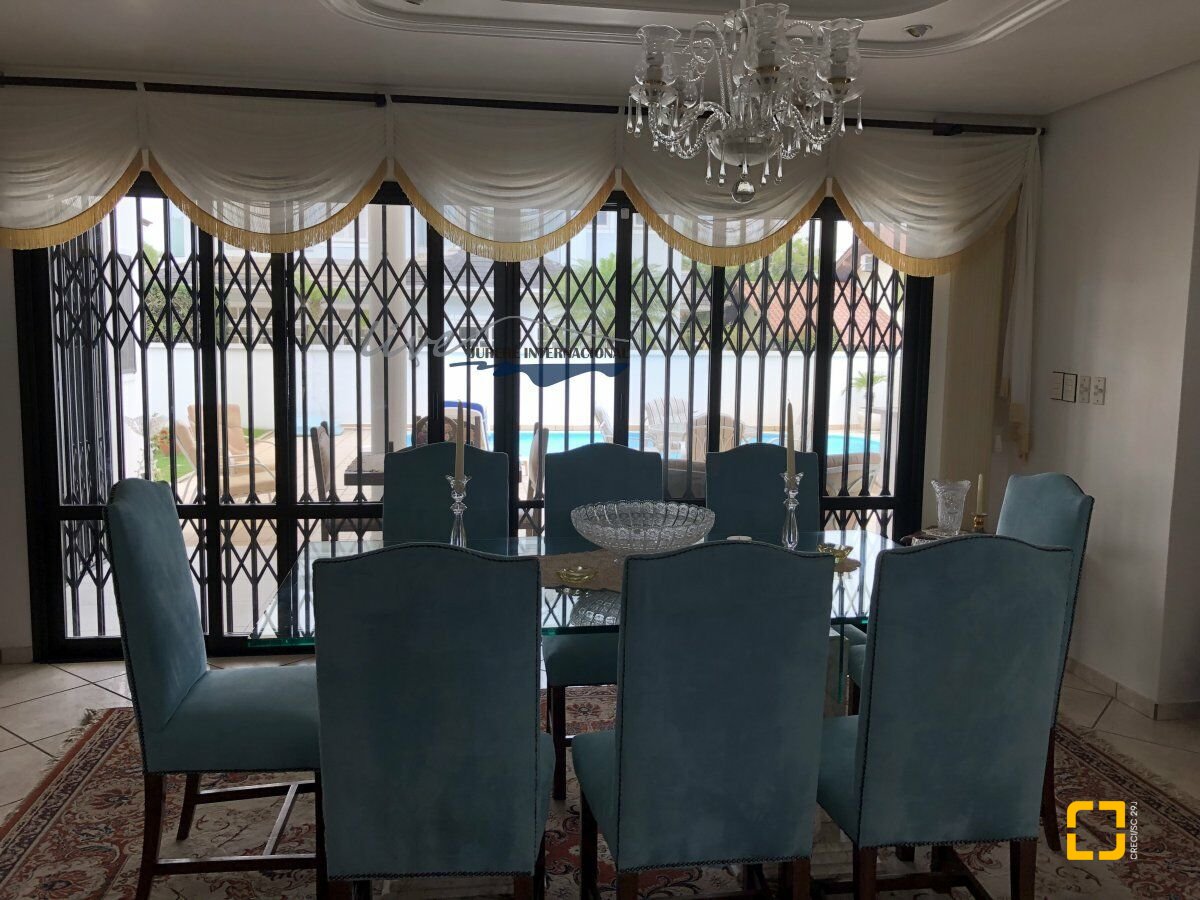 Casa com 481m², 10 quartos (sendo 5 suítes), 4 garagens, no bairro Jurerê Internacional em Florianópolis